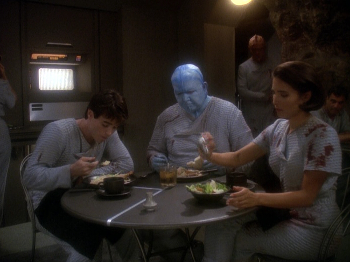 extant_StarTrek_DS9_5x04-NorTheBattleToTheStrong_01398.jpg