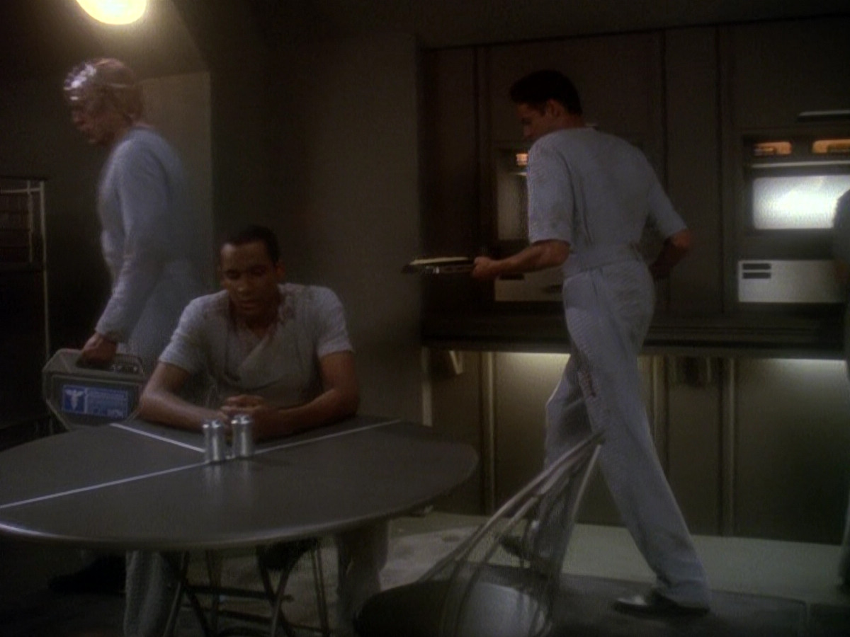 extant_StarTrek_DS9_5x04-NorTheBattleToTheStrong_01405.jpg