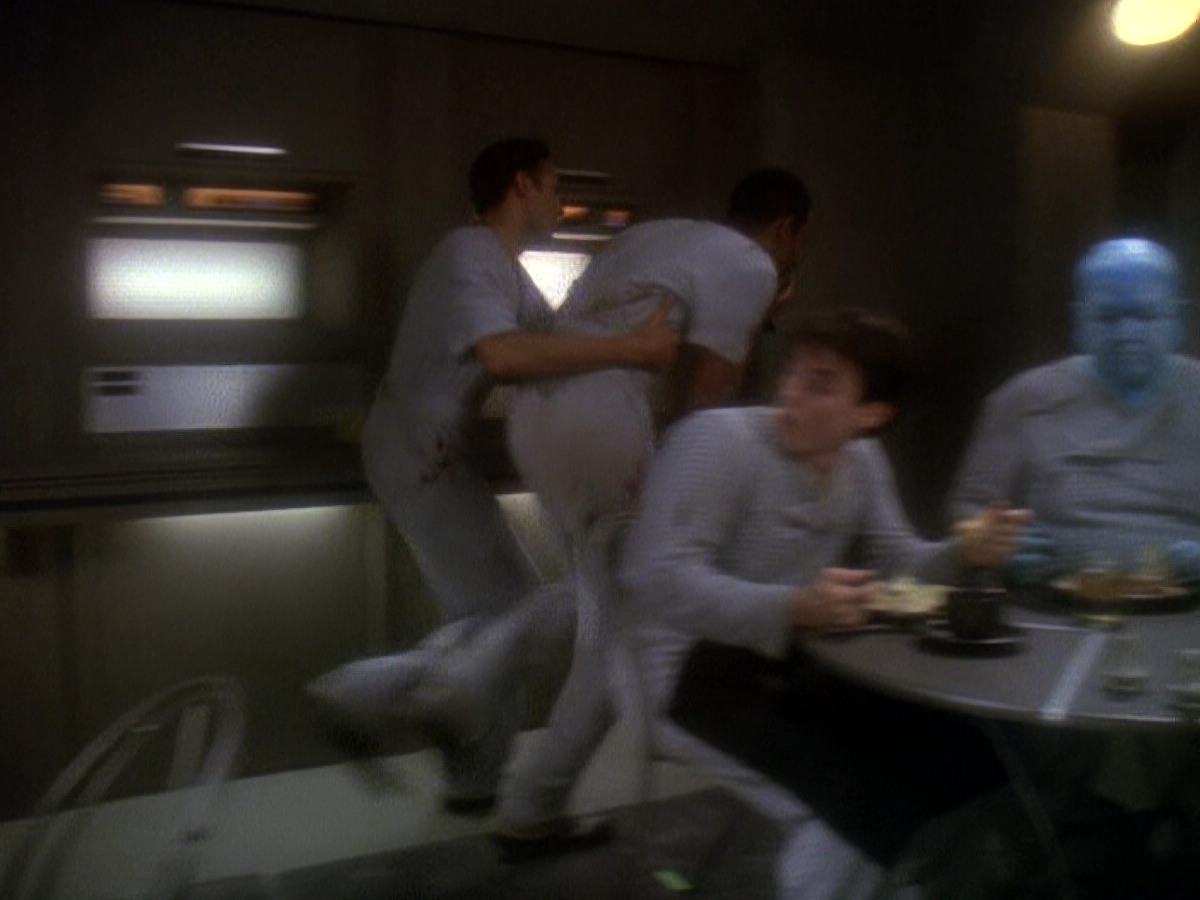 extant_StarTrek_DS9_5x04-NorTheBattleToTheStrong_01437.jpg