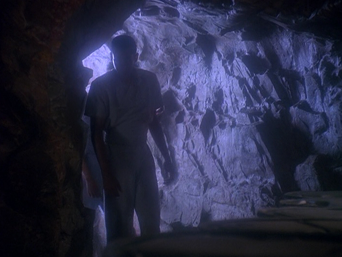 extant_StarTrek_DS9_5x04-NorTheBattleToTheStrong_01445.jpg