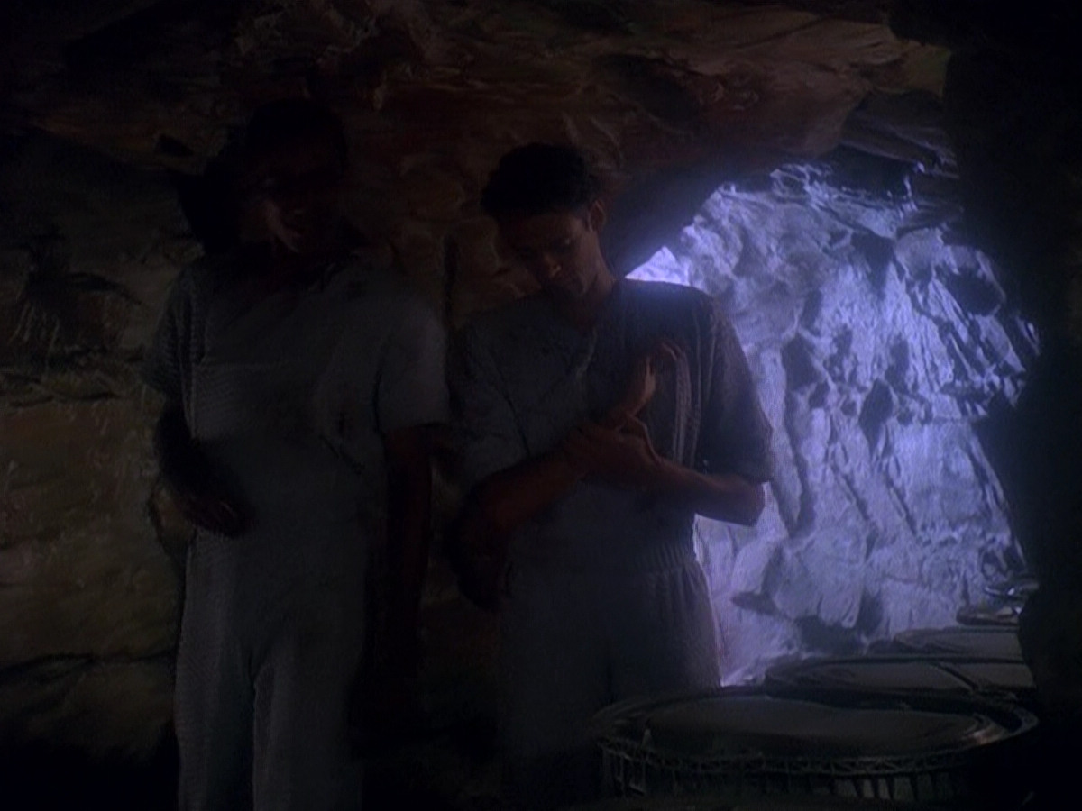 extant_StarTrek_DS9_5x04-NorTheBattleToTheStrong_01454.jpg