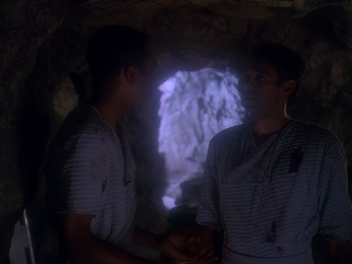 extant_StarTrek_DS9_5x04-NorTheBattleToTheStrong_01472.jpg