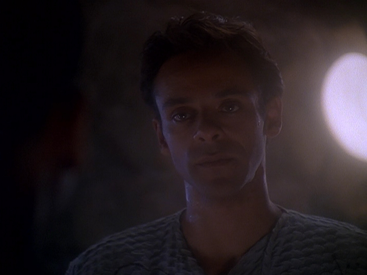 extant_StarTrek_DS9_5x04-NorTheBattleToTheStrong_01482.jpg