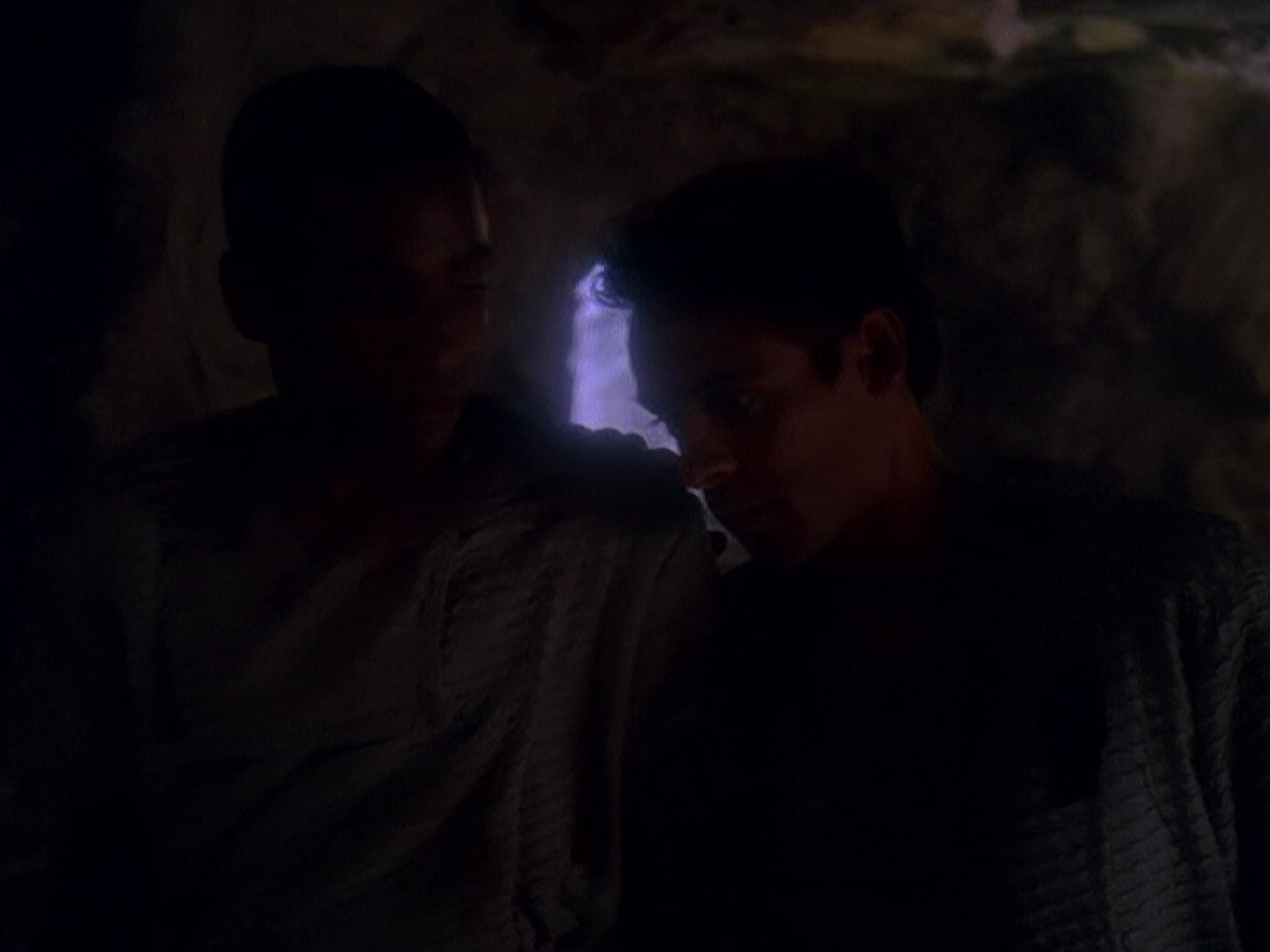 extant_StarTrek_DS9_5x04-NorTheBattleToTheStrong_01498.jpg