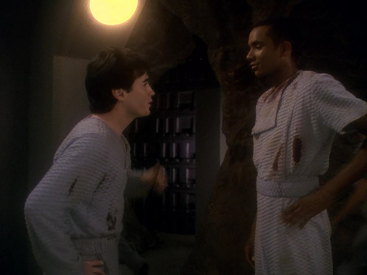 extant_StarTrek_DS9_5x04-NorTheBattleToTheStrong_01516.jpg