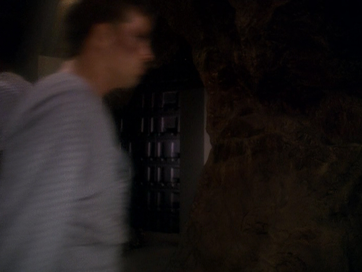 extant_StarTrek_DS9_5x04-NorTheBattleToTheStrong_01527.jpg