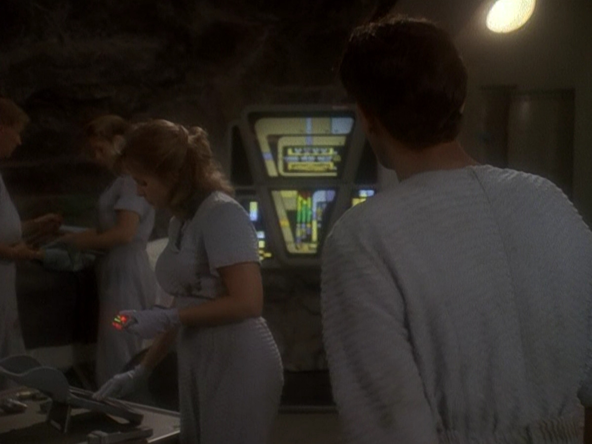 extant_StarTrek_DS9_5x04-NorTheBattleToTheStrong_01573.jpg