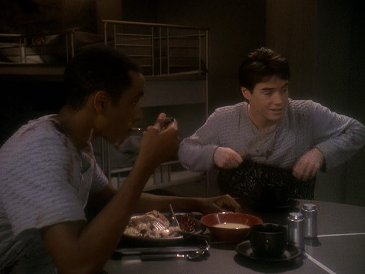 extant_StarTrek_DS9_5x04-NorTheBattleToTheStrong_01667.jpg