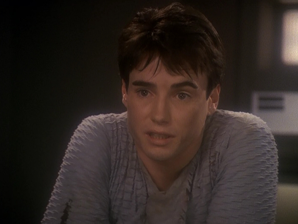 extant_StarTrek_DS9_5x04-NorTheBattleToTheStrong_01688.jpg