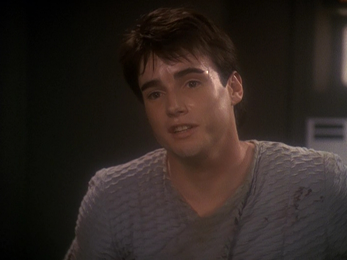extant_StarTrek_DS9_5x04-NorTheBattleToTheStrong_01707.jpg