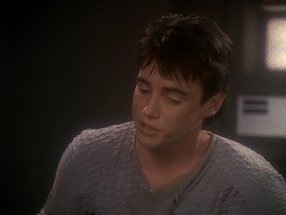 extant_StarTrek_DS9_5x04-NorTheBattleToTheStrong_01722.jpg