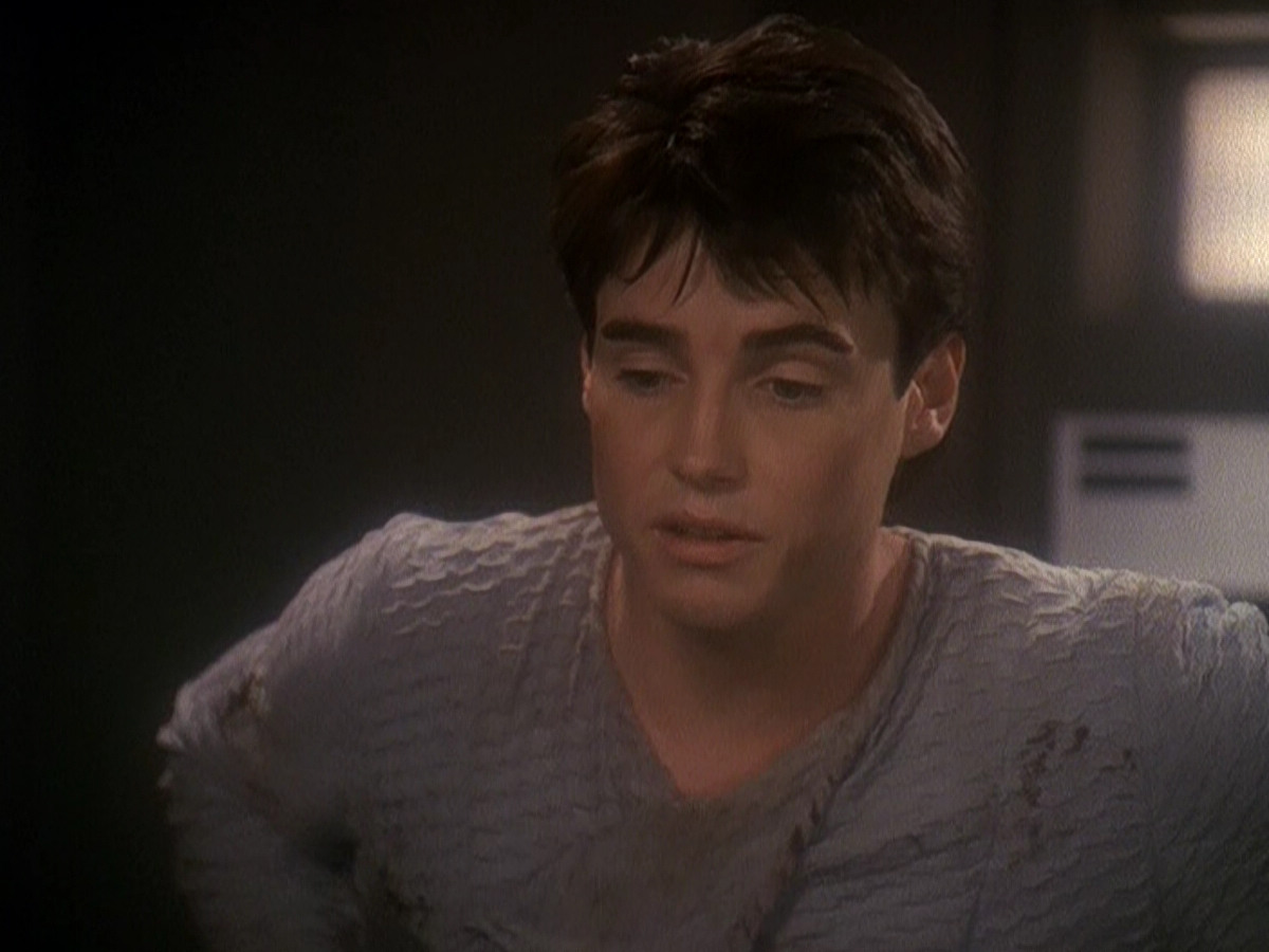 extant_StarTrek_DS9_5x04-NorTheBattleToTheStrong_01725.jpg