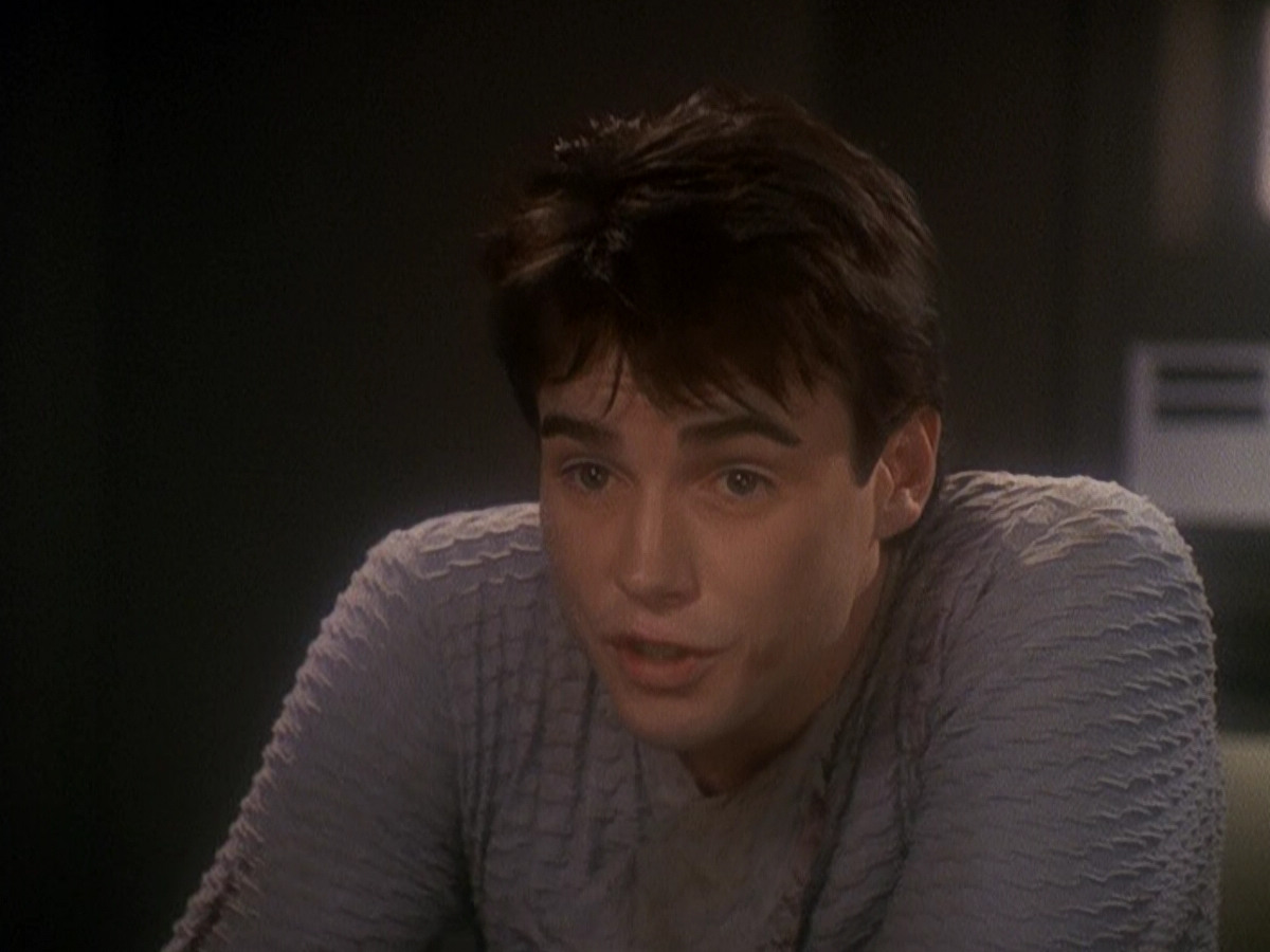 extant_StarTrek_DS9_5x04-NorTheBattleToTheStrong_01772.jpg