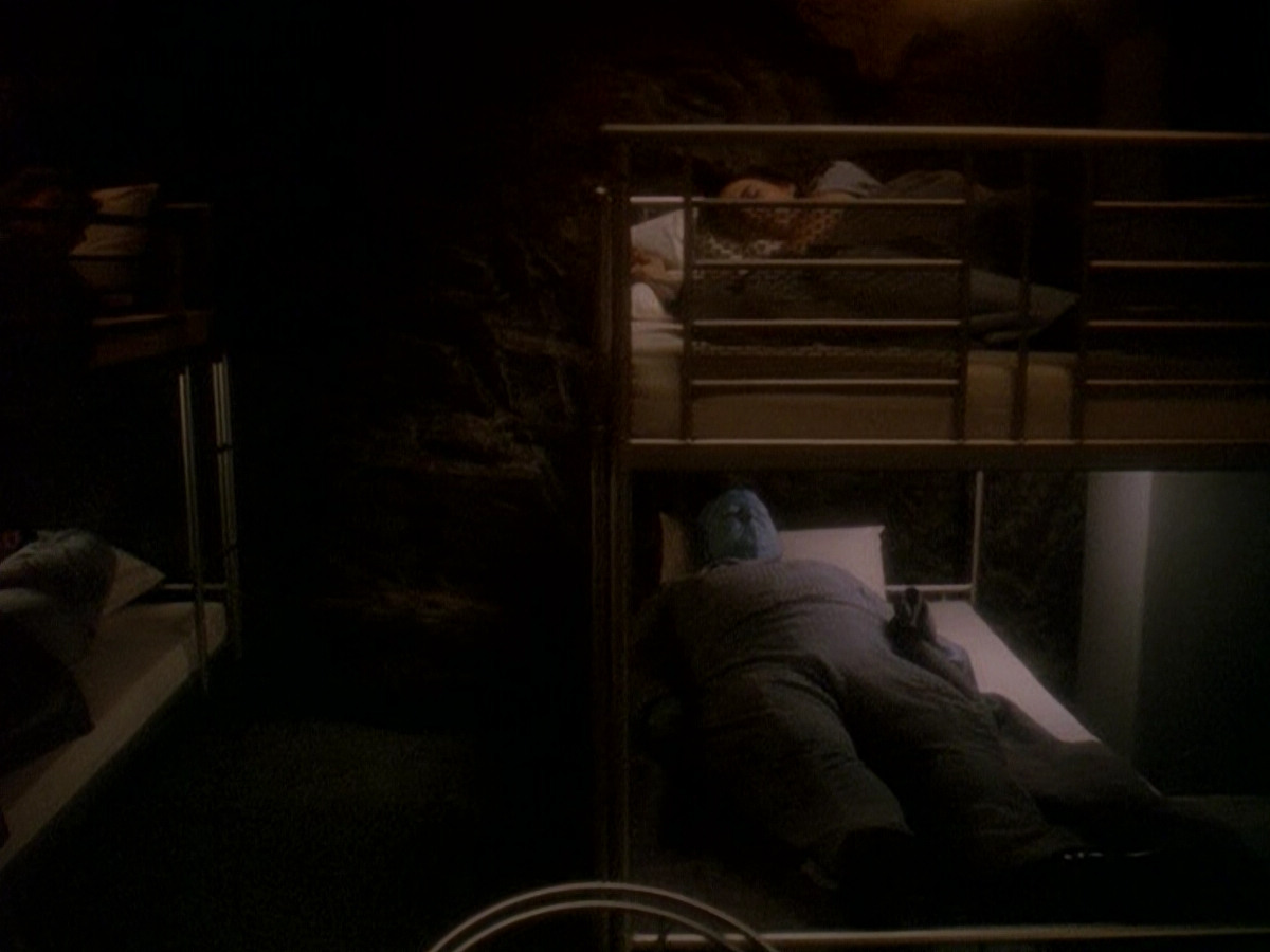 extant_StarTrek_DS9_5x04-NorTheBattleToTheStrong_01801.jpg