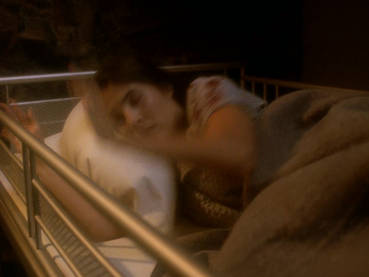 extant_StarTrek_DS9_5x04-NorTheBattleToTheStrong_01835.jpg