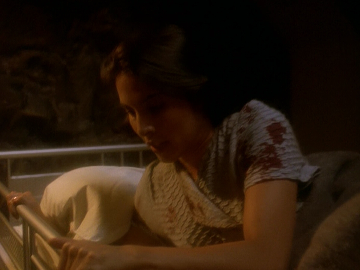 extant_StarTrek_DS9_5x04-NorTheBattleToTheStrong_01836.jpg