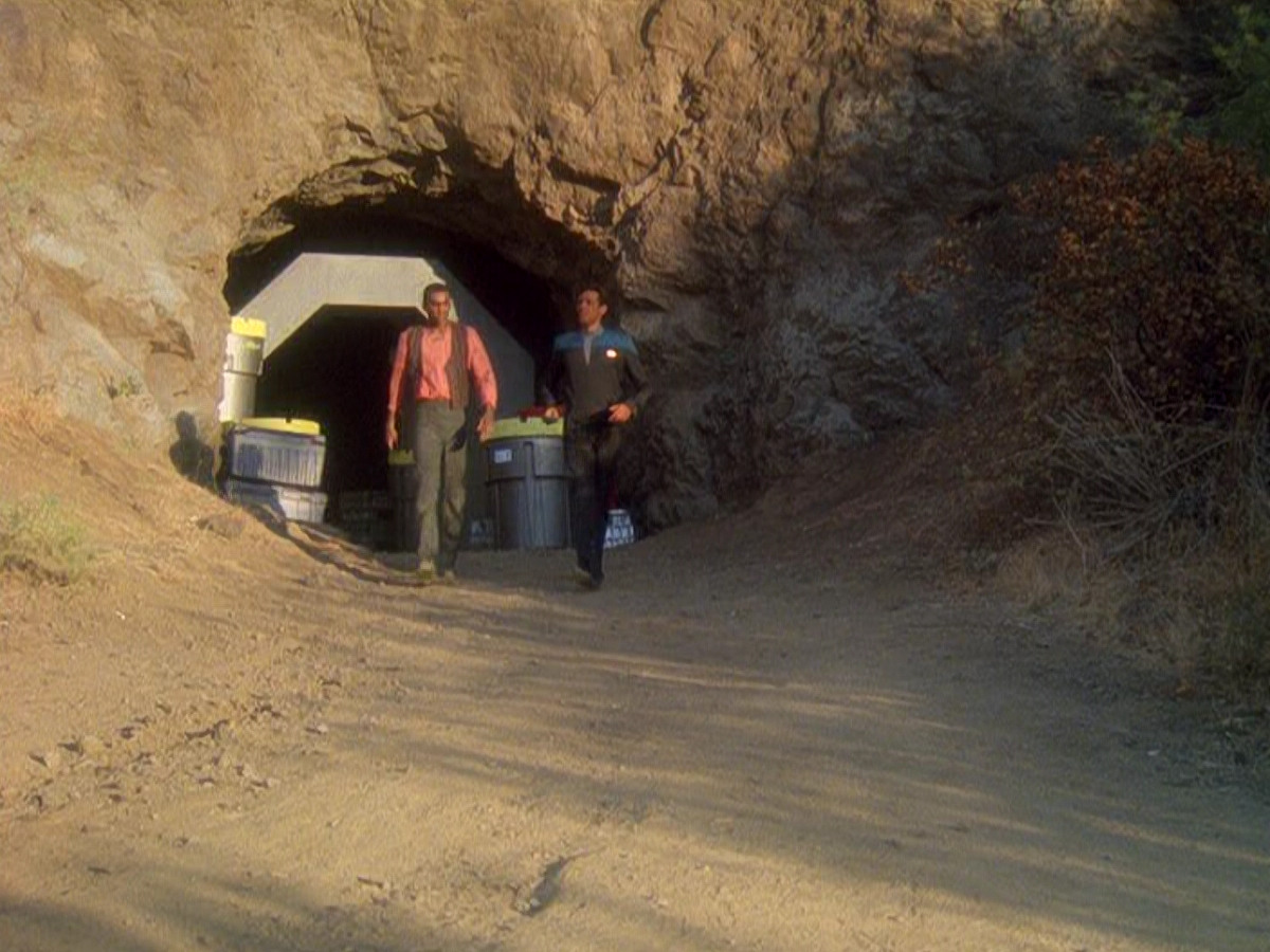 extant_StarTrek_DS9_5x04-NorTheBattleToTheStrong_01910.jpg