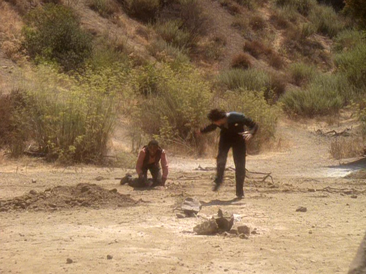 extant_StarTrek_DS9_5x04-NorTheBattleToTheStrong_01942.jpg