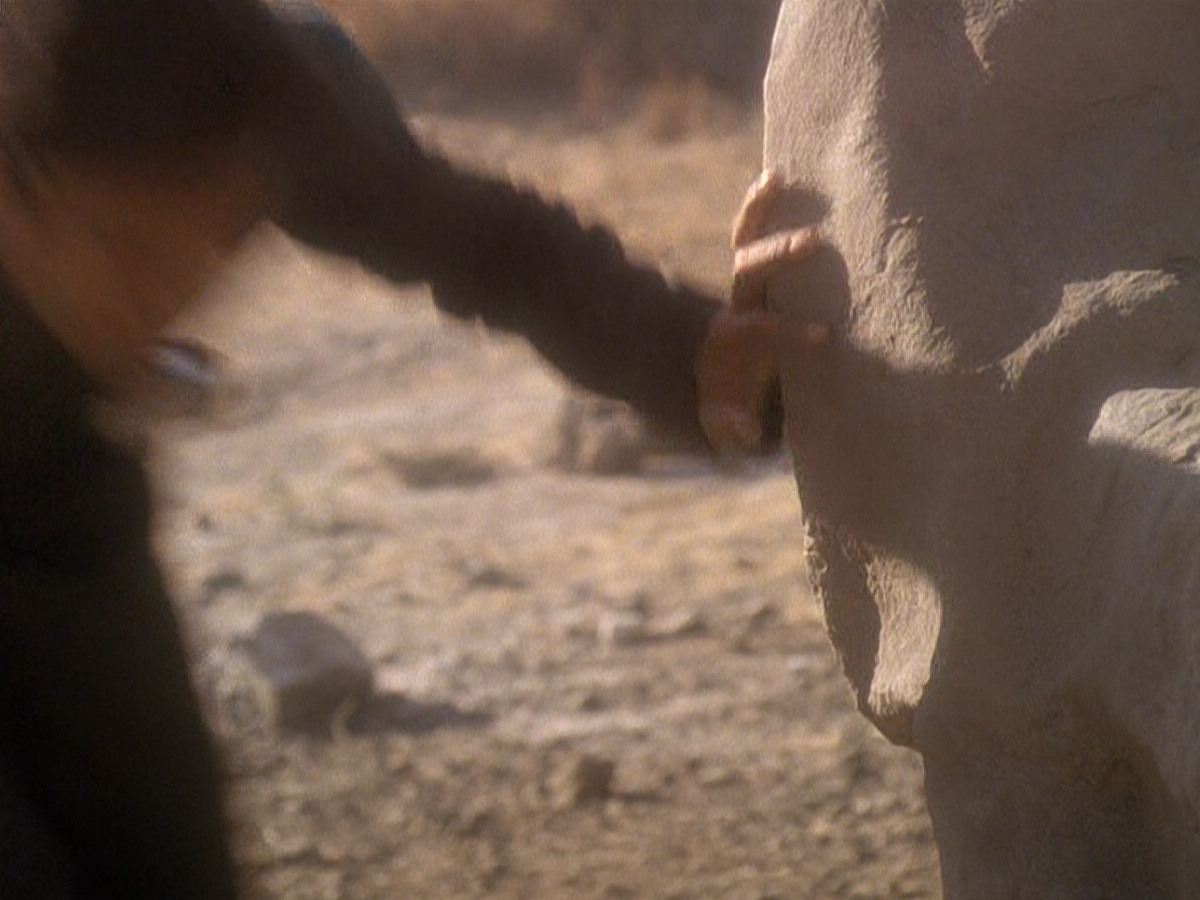 extant_StarTrek_DS9_5x04-NorTheBattleToTheStrong_01945.jpg