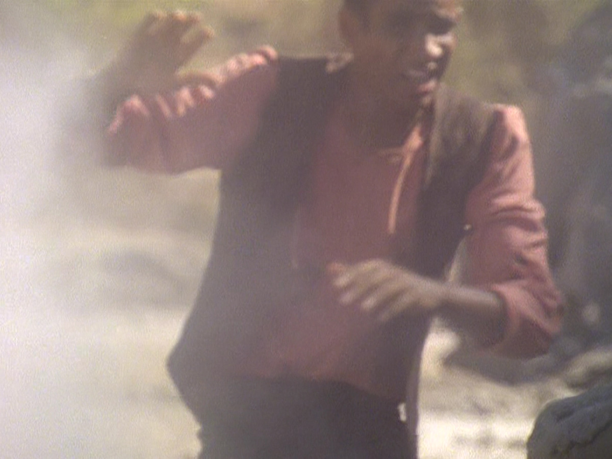 extant_StarTrek_DS9_5x04-NorTheBattleToTheStrong_01991.jpg