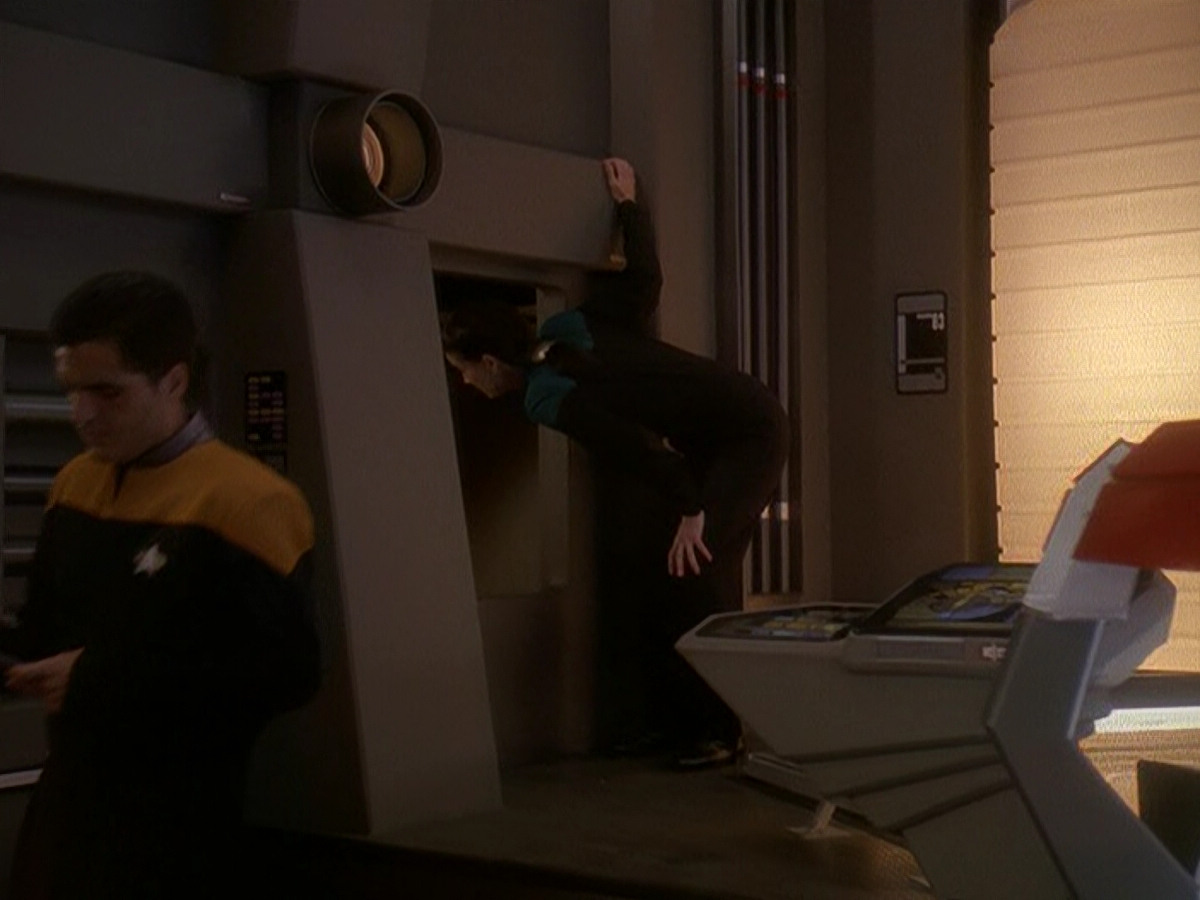 extant_StarTrek_DS9_5x04-NorTheBattleToTheStrong_02429.jpg