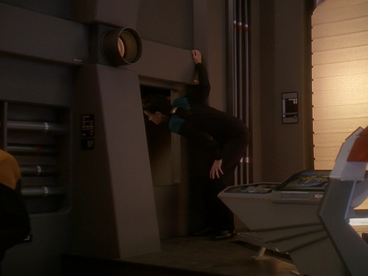 extant_StarTrek_DS9_5x04-NorTheBattleToTheStrong_02430.jpg