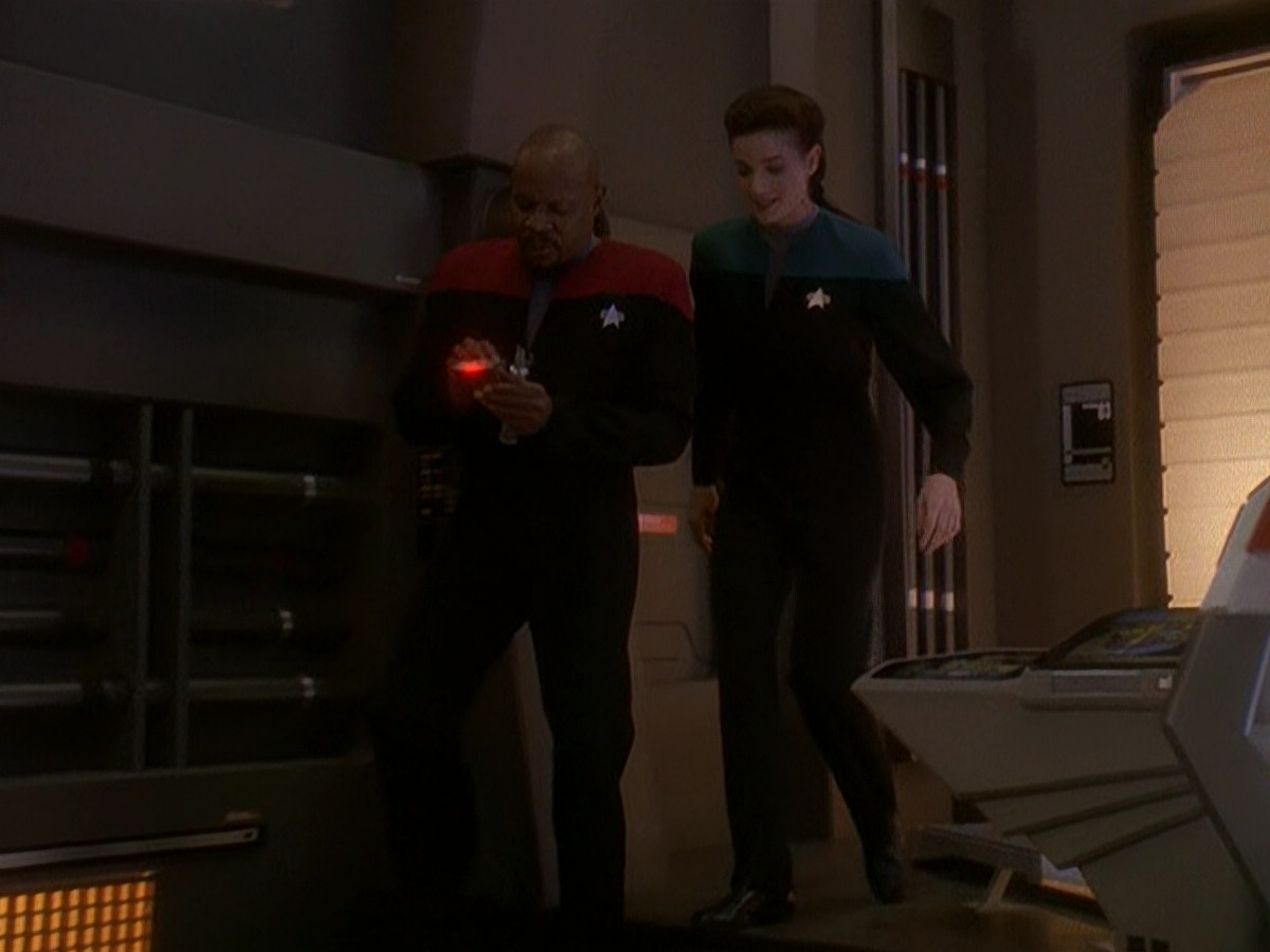 extant_StarTrek_DS9_5x04-NorTheBattleToTheStrong_02443.jpg