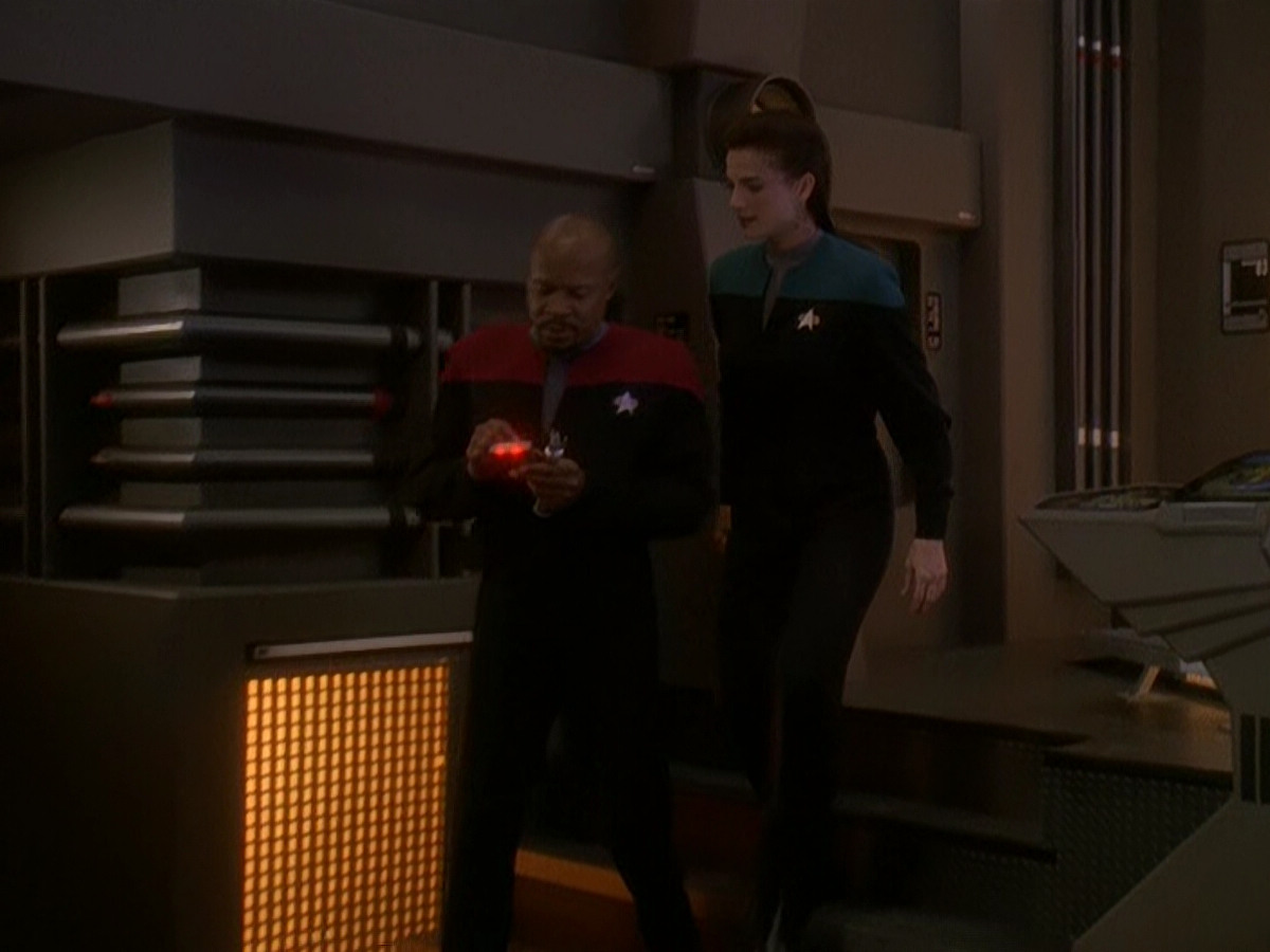 extant_StarTrek_DS9_5x04-NorTheBattleToTheStrong_02445.jpg