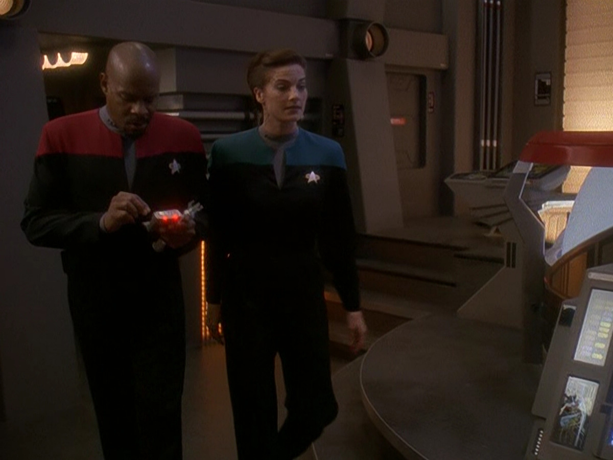 extant_StarTrek_DS9_5x04-NorTheBattleToTheStrong_02450.jpg