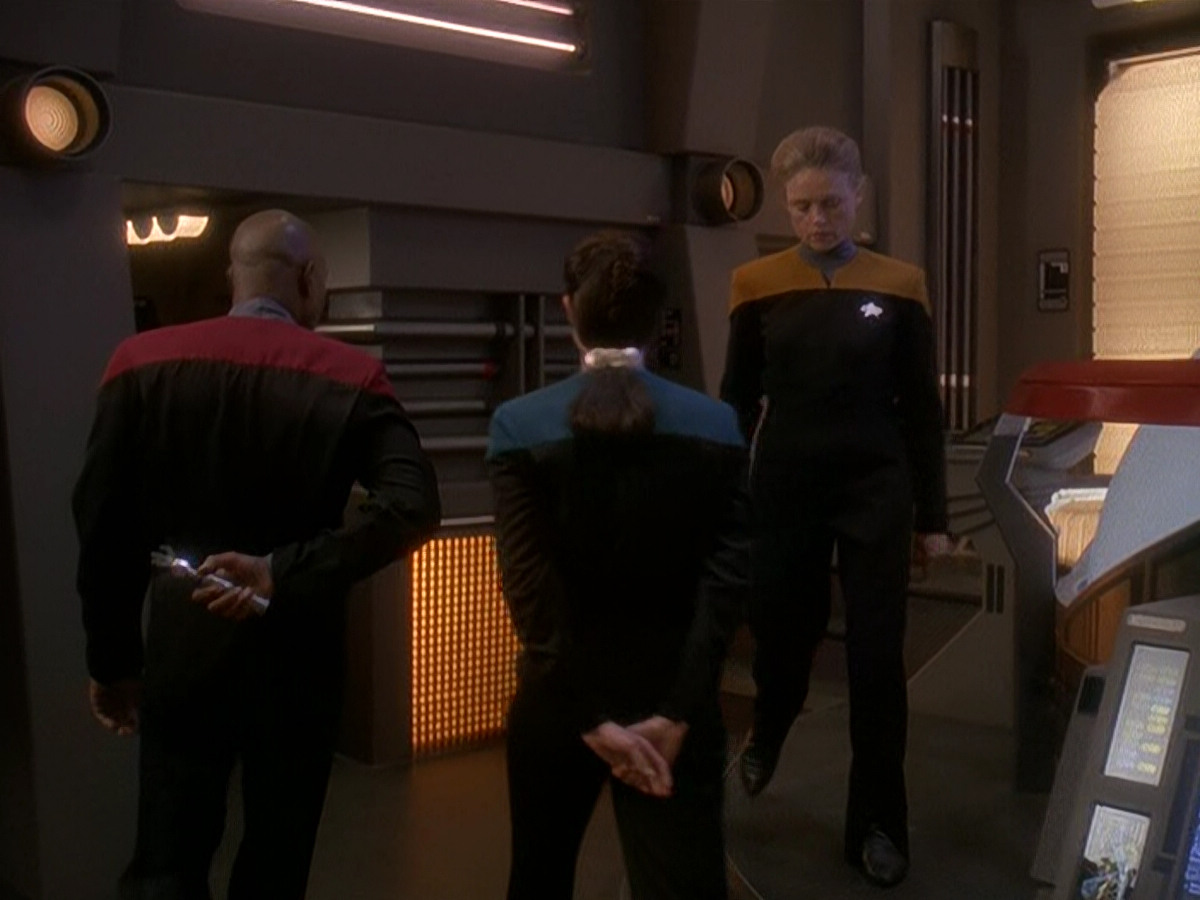 extant_StarTrek_DS9_5x04-NorTheBattleToTheStrong_02671.jpg