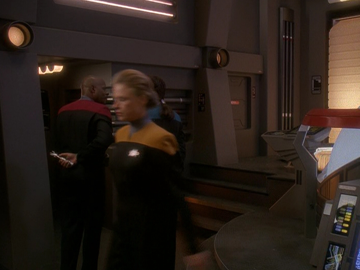 extant_StarTrek_DS9_5x04-NorTheBattleToTheStrong_02673.jpg