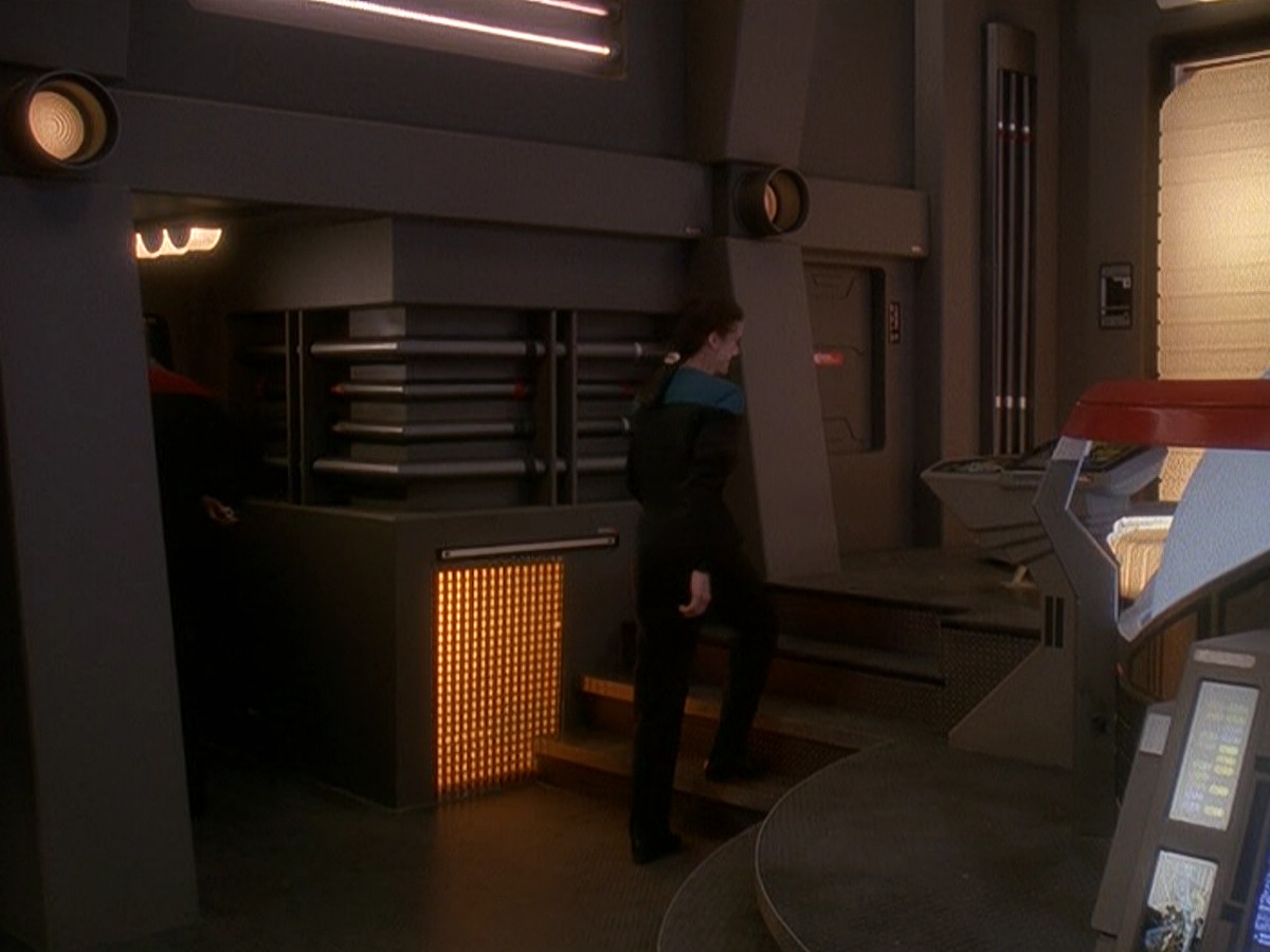 extant_StarTrek_DS9_5x04-NorTheBattleToTheStrong_02676.jpg