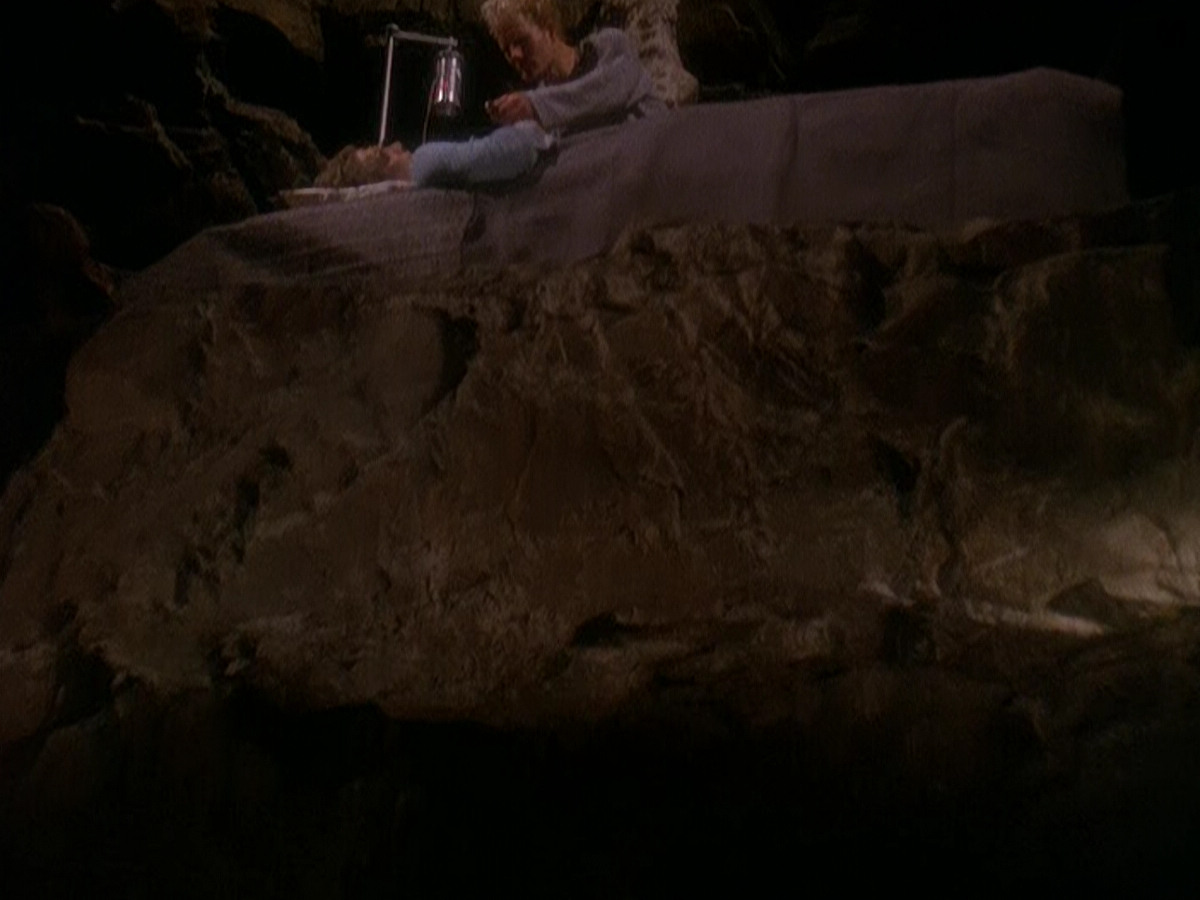 extant_StarTrek_DS9_5x04-NorTheBattleToTheStrong_02685.jpg
