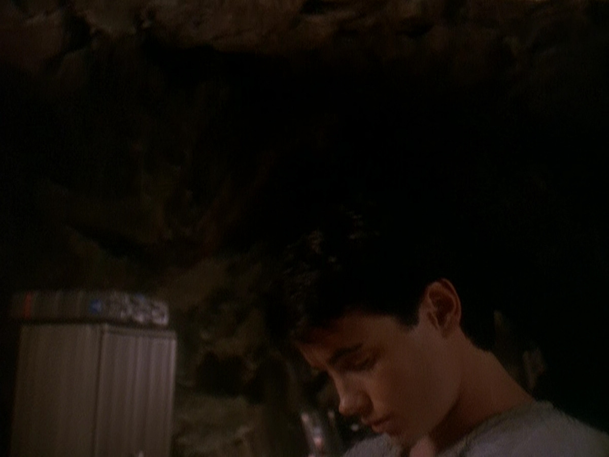 extant_StarTrek_DS9_5x04-NorTheBattleToTheStrong_02688.jpg
