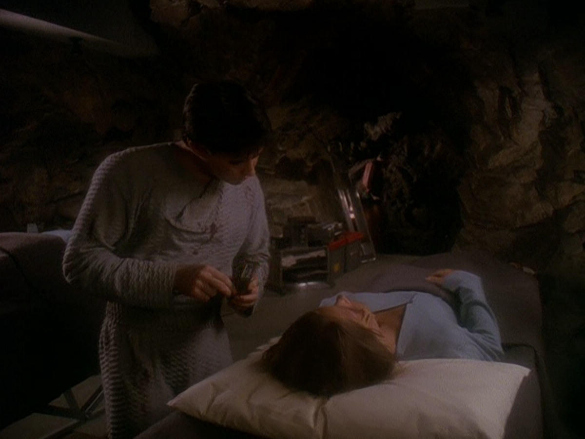 extant_StarTrek_DS9_5x04-NorTheBattleToTheStrong_02695.jpg
