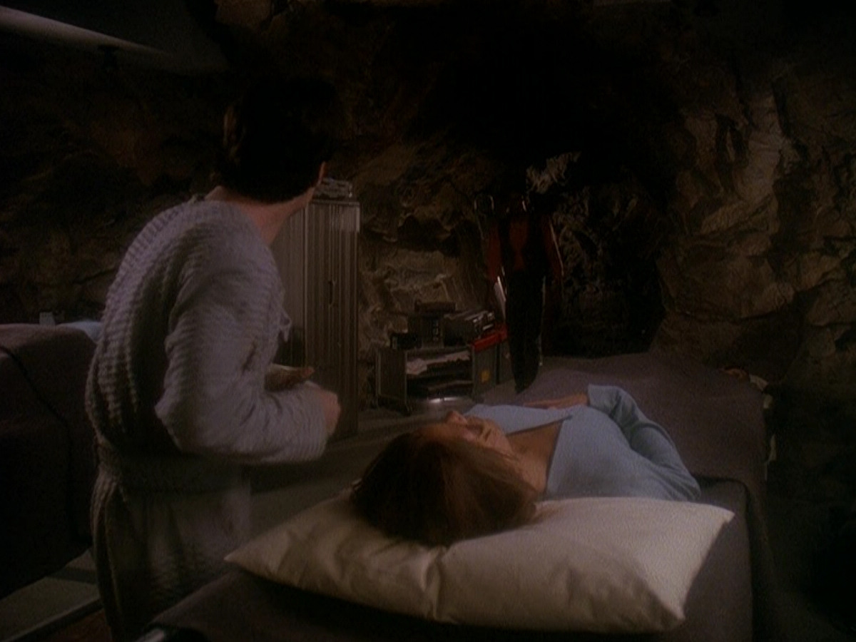 extant_StarTrek_DS9_5x04-NorTheBattleToTheStrong_02702.jpg