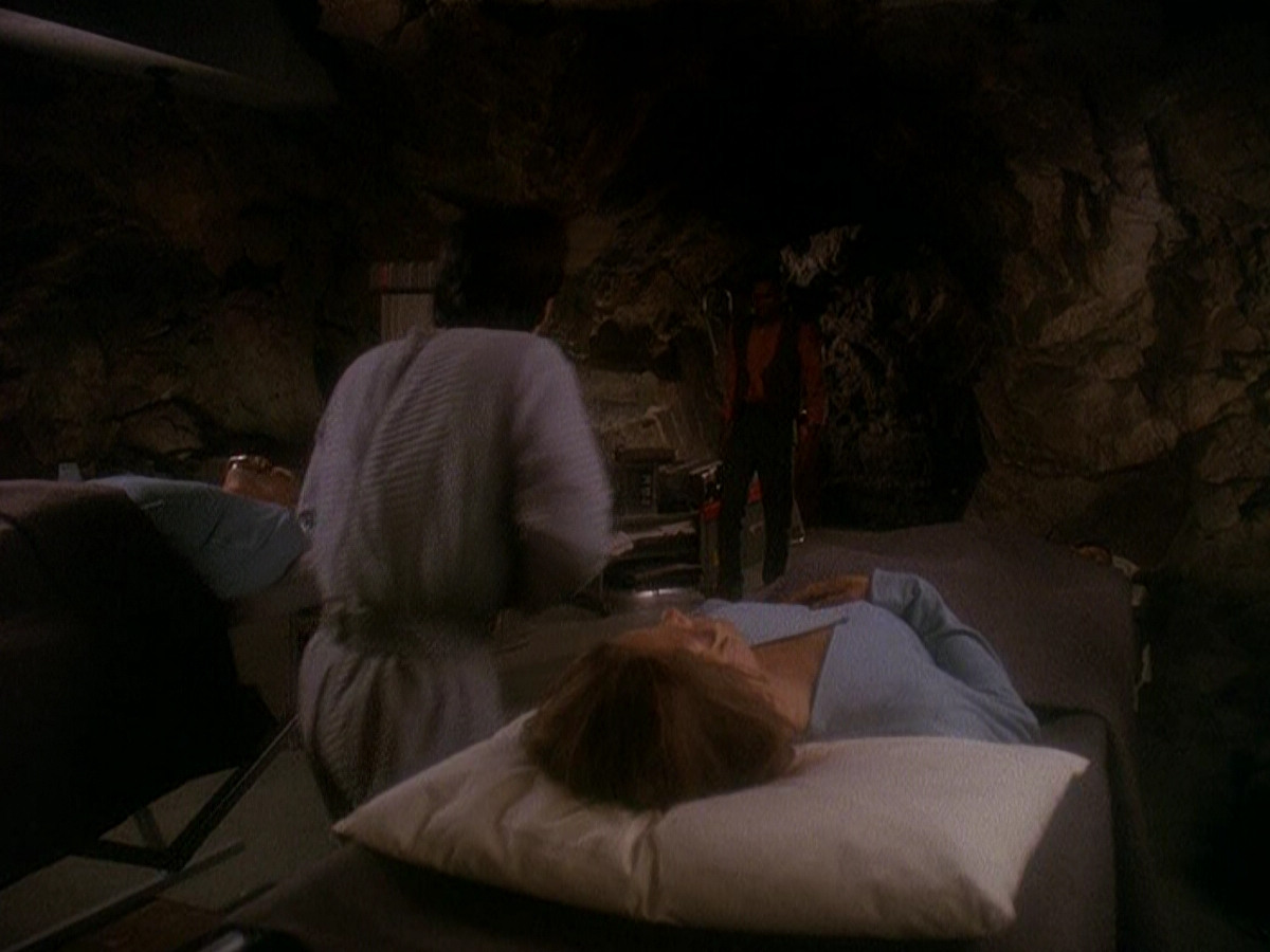 extant_StarTrek_DS9_5x04-NorTheBattleToTheStrong_02703.jpg