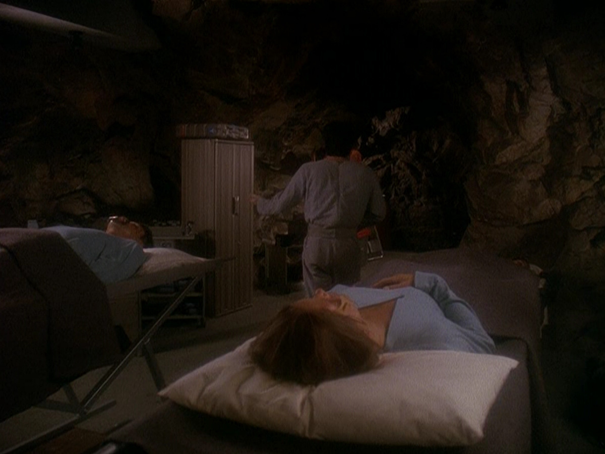 extant_StarTrek_DS9_5x04-NorTheBattleToTheStrong_02705.jpg