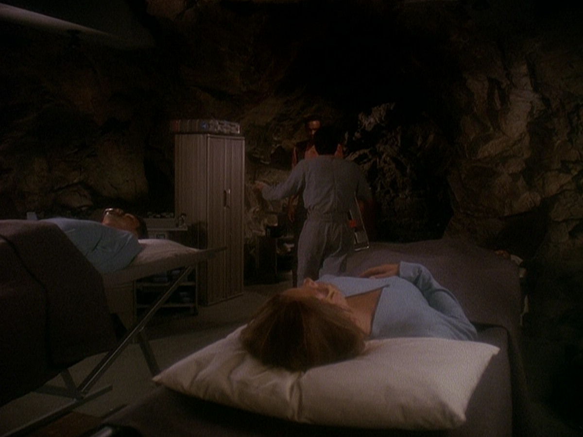 extant_StarTrek_DS9_5x04-NorTheBattleToTheStrong_02706.jpg