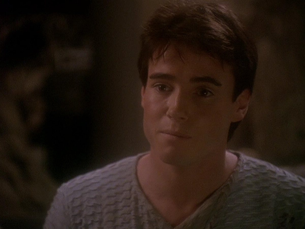 extant_StarTrek_DS9_5x04-NorTheBattleToTheStrong_02731.jpg