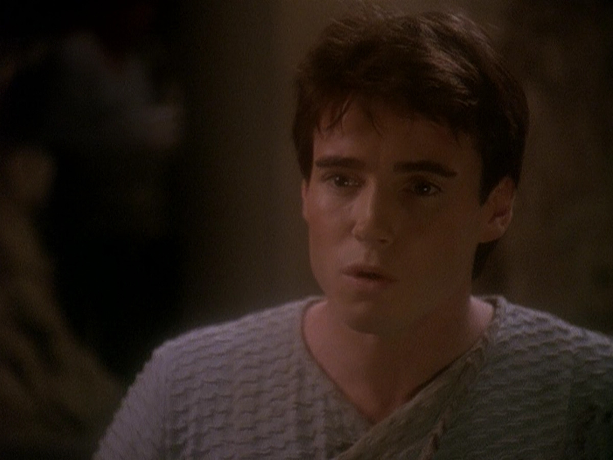 extant_StarTrek_DS9_5x04-NorTheBattleToTheStrong_02744.jpg