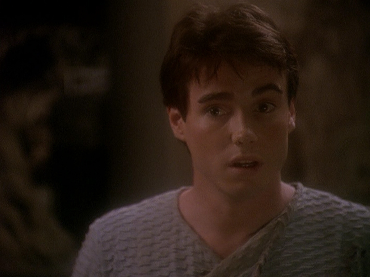 extant_StarTrek_DS9_5x04-NorTheBattleToTheStrong_02753.jpg