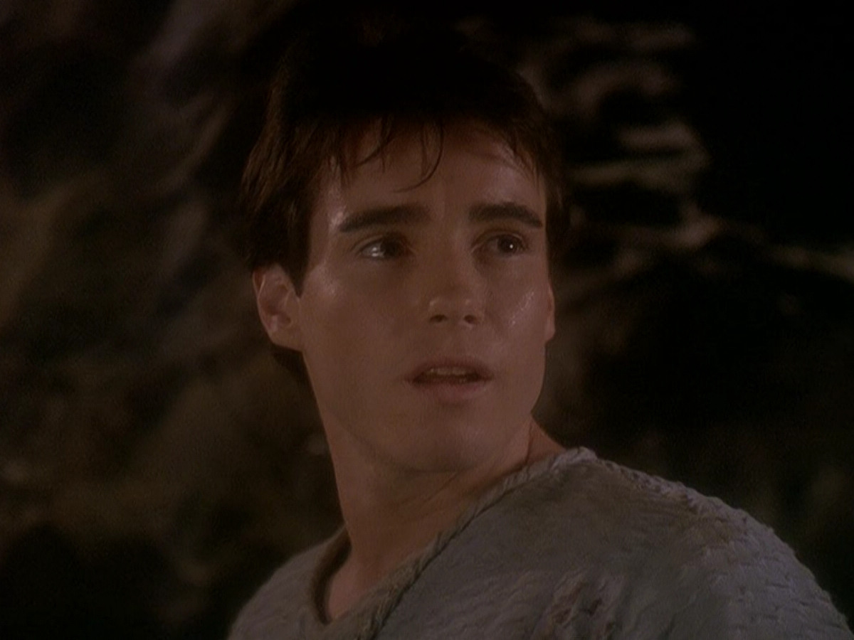 extant_StarTrek_DS9_5x04-NorTheBattleToTheStrong_02781.jpg