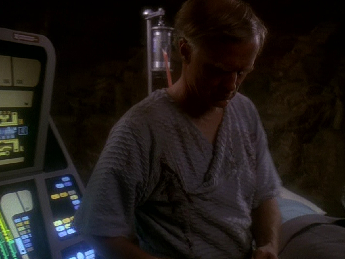 extant_StarTrek_DS9_5x04-NorTheBattleToTheStrong_02785.jpg