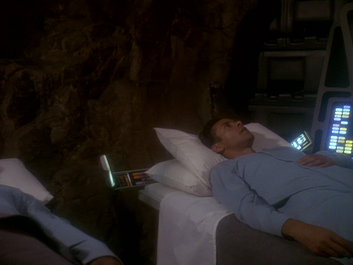 extant_StarTrek_DS9_5x04-NorTheBattleToTheStrong_02793.jpg
