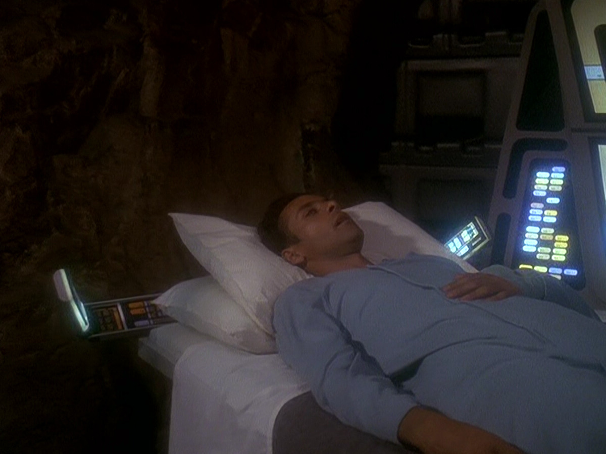 extant_StarTrek_DS9_5x04-NorTheBattleToTheStrong_02795.jpg