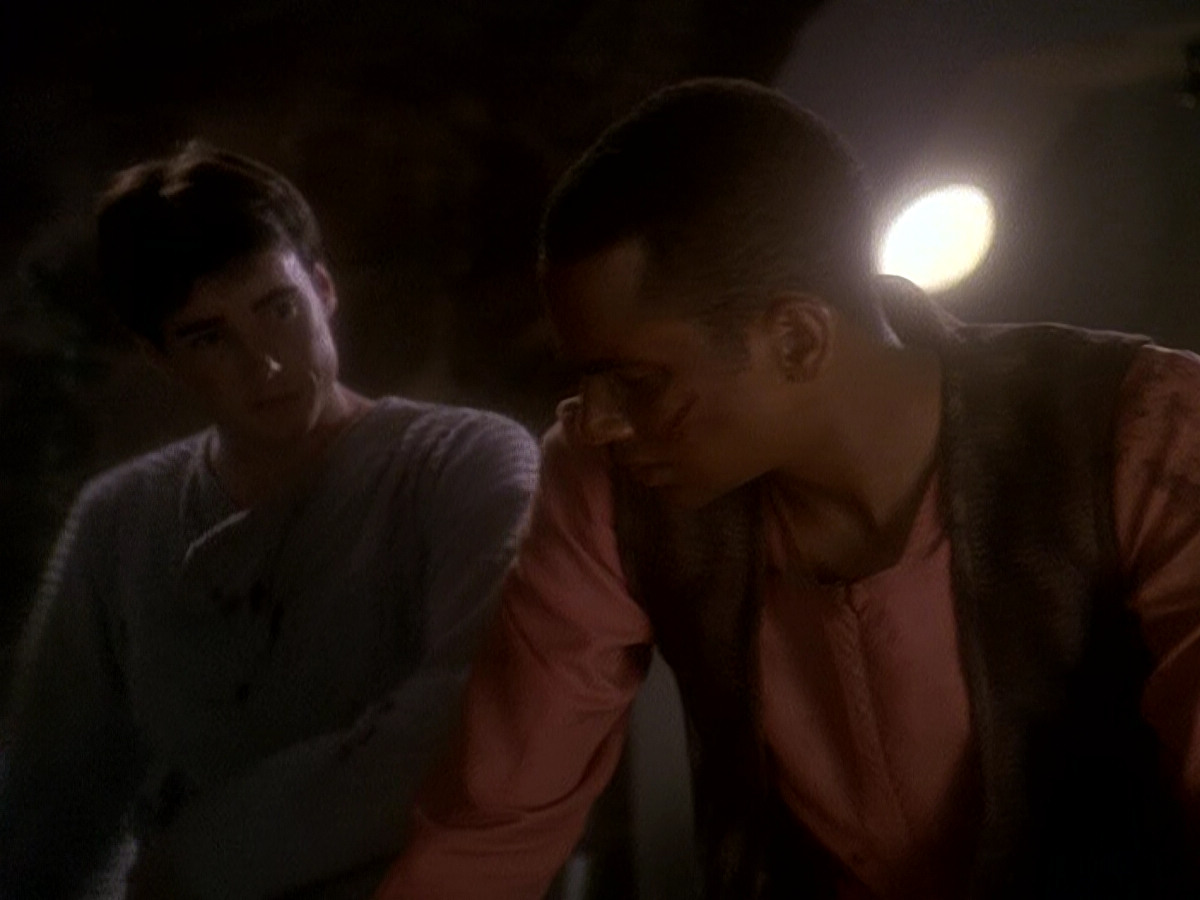extant_StarTrek_DS9_5x04-NorTheBattleToTheStrong_02863.jpg