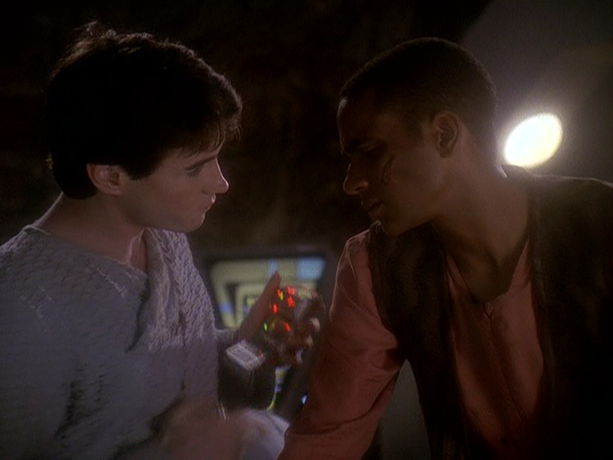 extant_StarTrek_DS9_5x04-NorTheBattleToTheStrong_02866.jpg