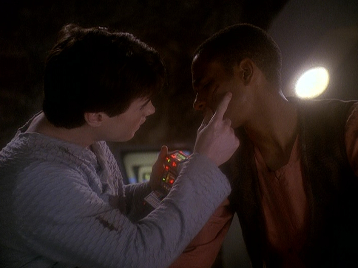 extant_StarTrek_DS9_5x04-NorTheBattleToTheStrong_02869.jpg