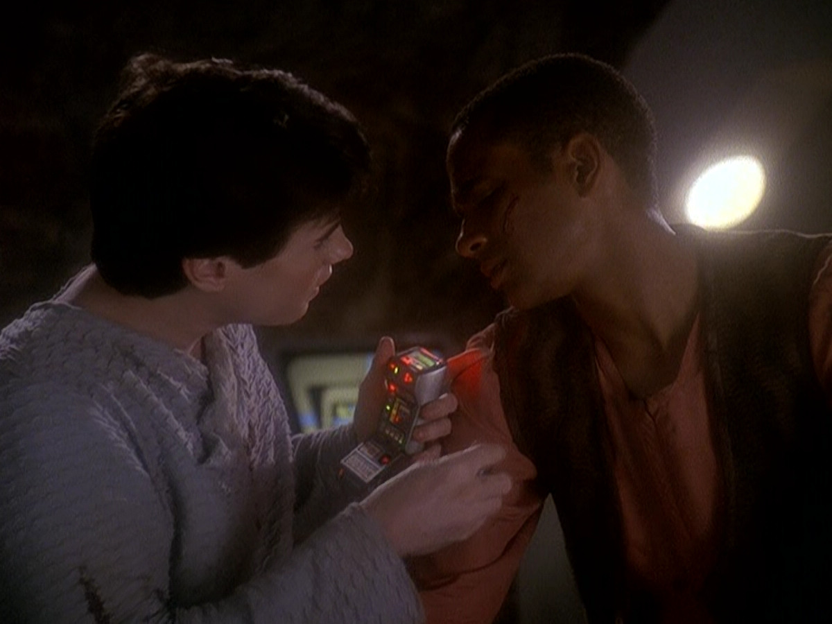 extant_StarTrek_DS9_5x04-NorTheBattleToTheStrong_02870.jpg